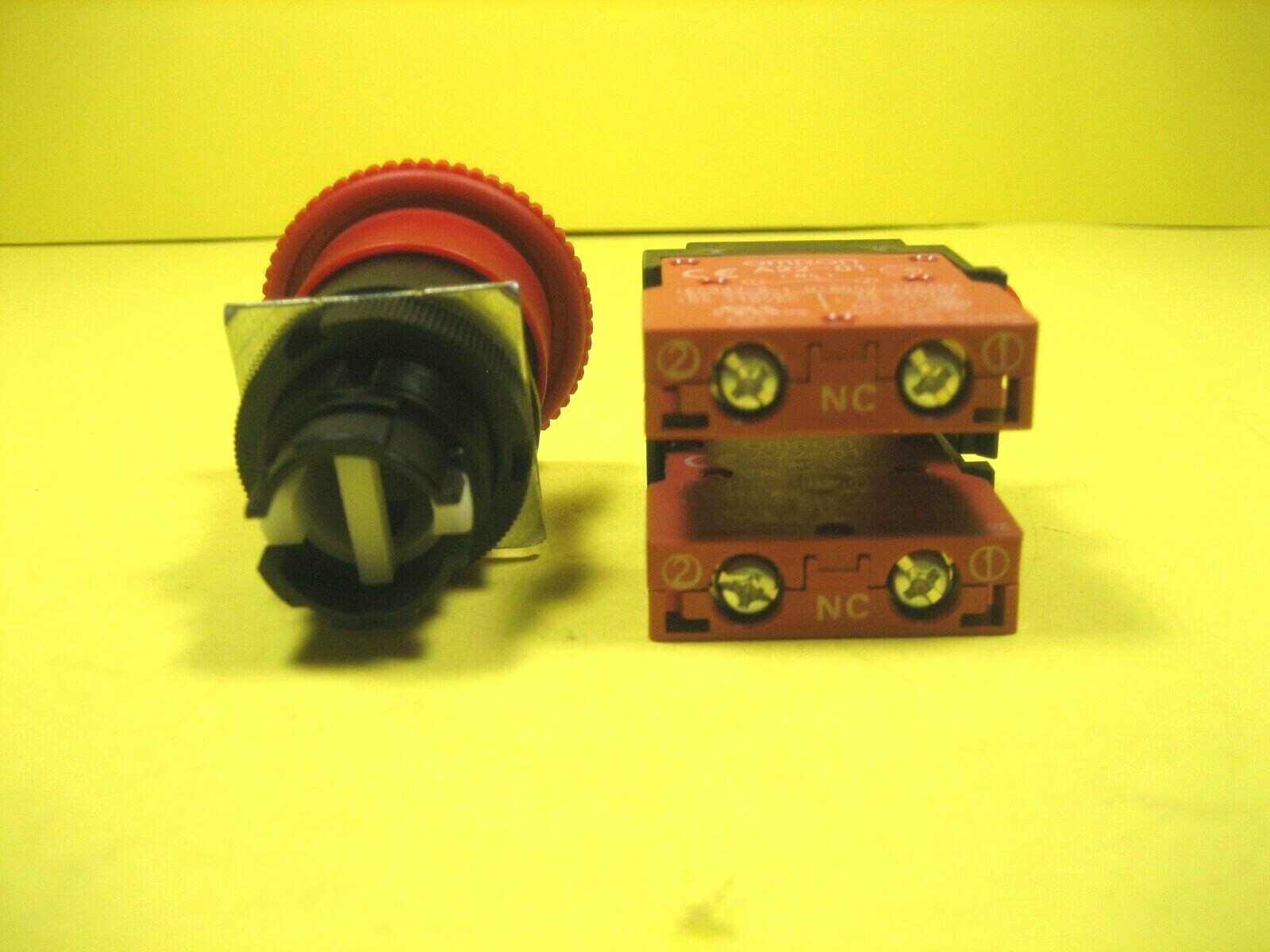 STI 11004-7002 Push Button
