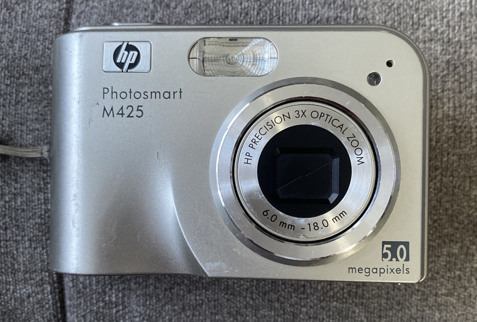 HP Photosmart M425 5.0MP Compact Digital Camera Silver with Strap