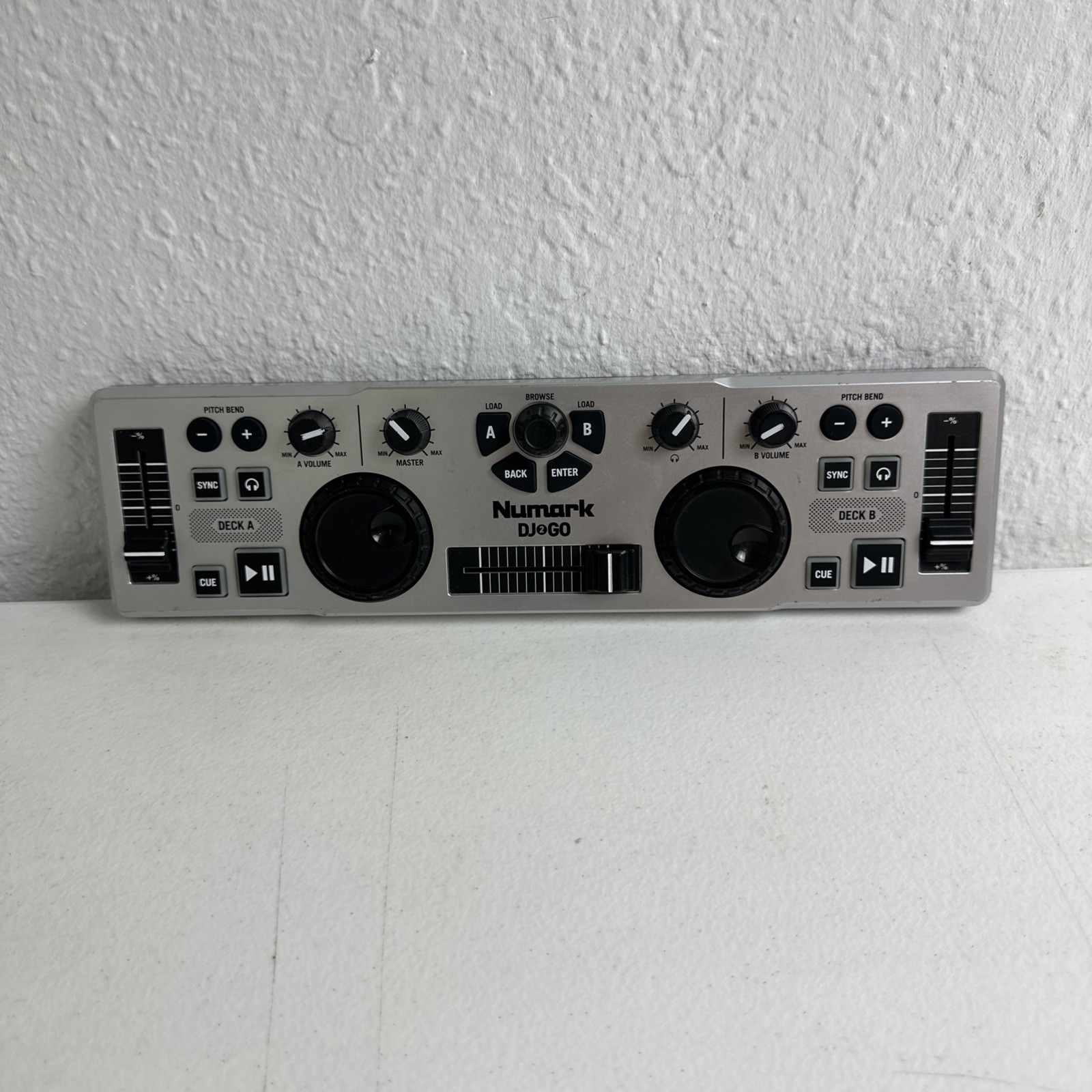 Numark DJ2GO Ultra Portable MIDI Capable Silver DJ Controller USB for Mac/PC