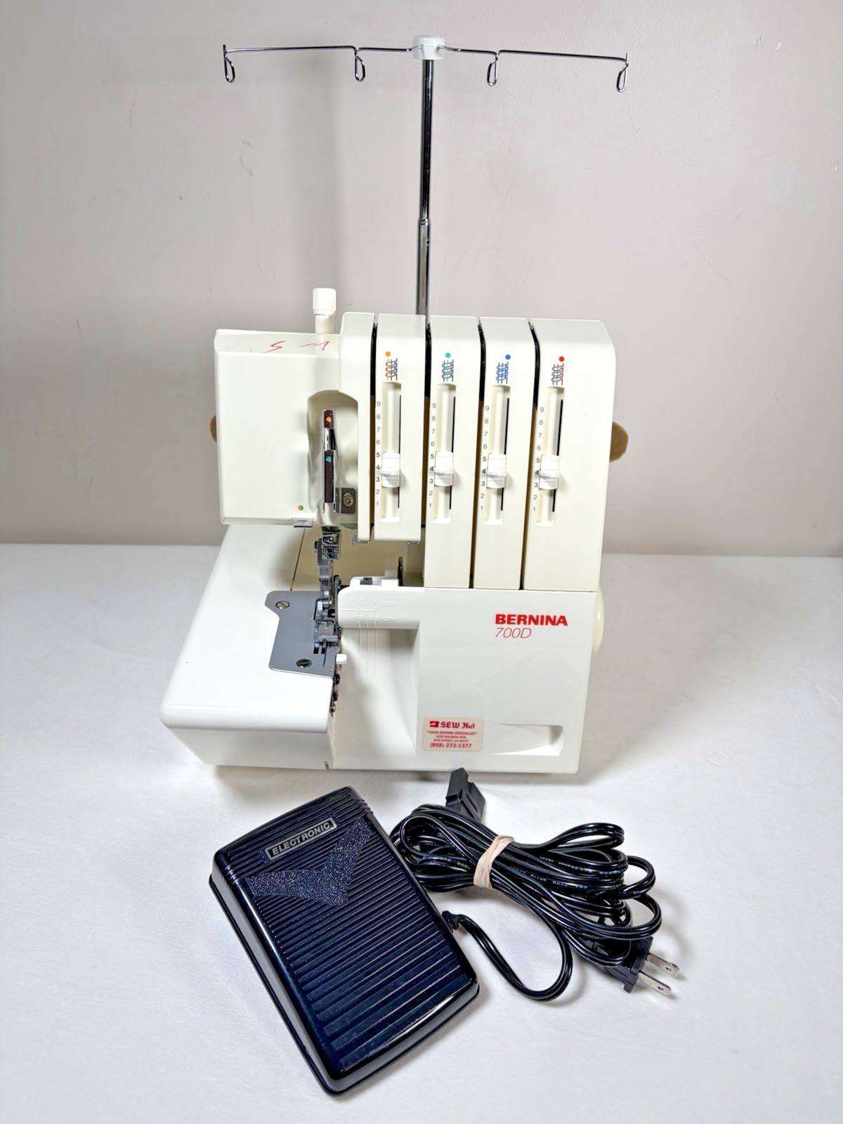 Bernina 700D Overlocker Serger Sewing Machine - Tested & Working