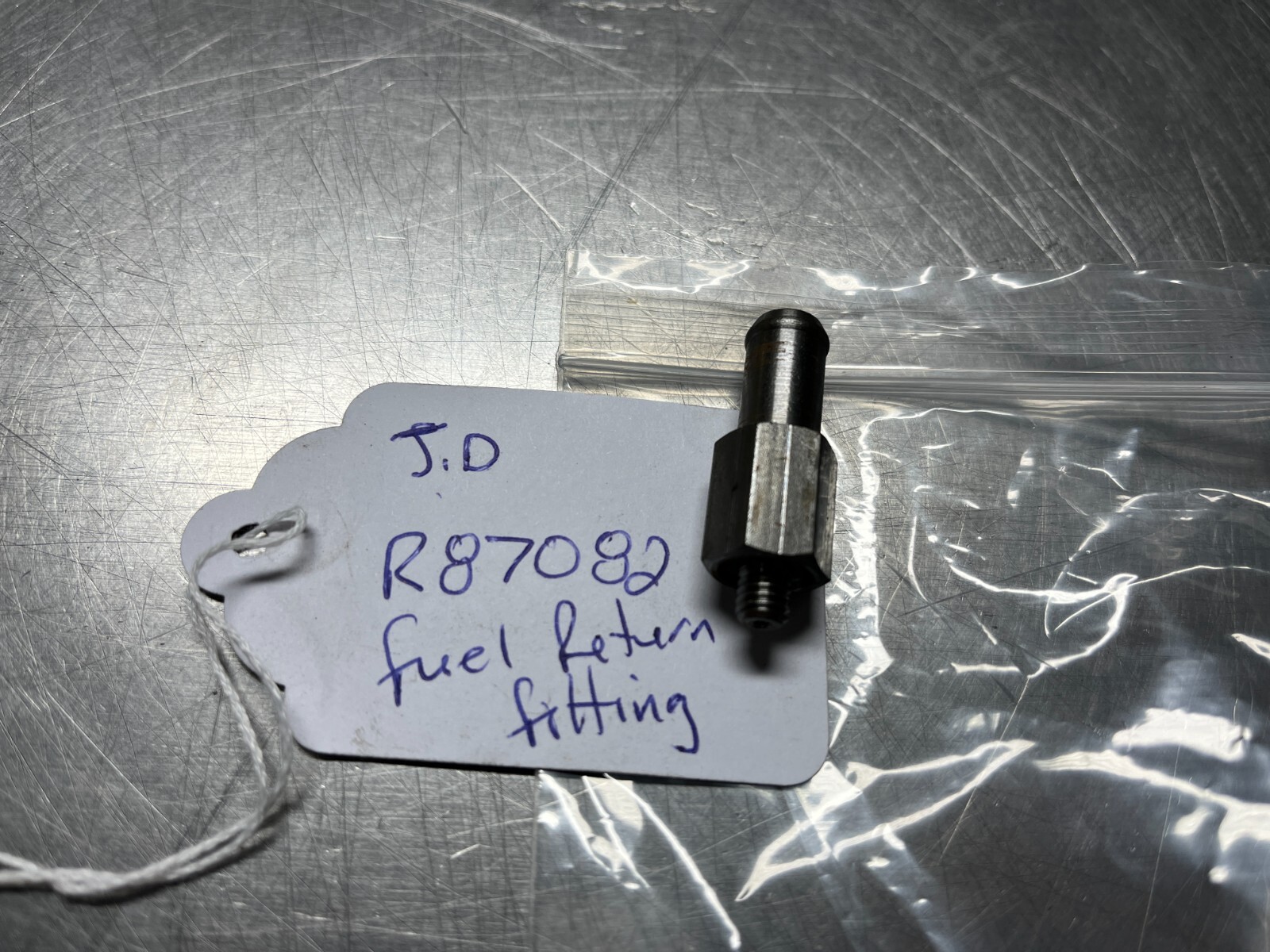 R87082   Genuine OEM  John Deere   Fuel Return FITTING