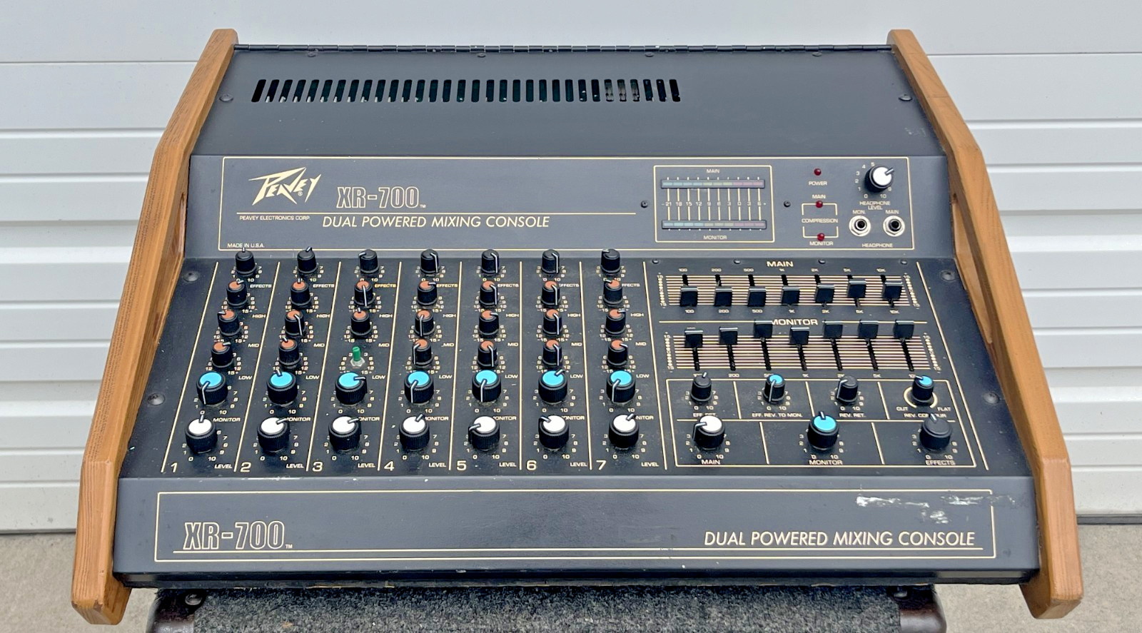 Peavey XR-700 Dual Powered Tabletop Mixing Console 120Vac 60Hz Tested