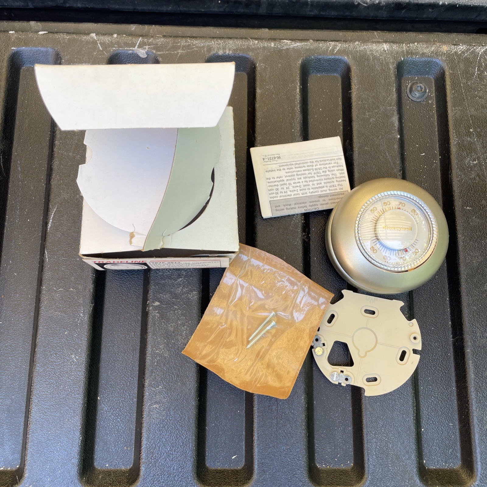 HONEYWELL ROUND HEATING OR  COOLING THERMOSTAT  T87F 1867