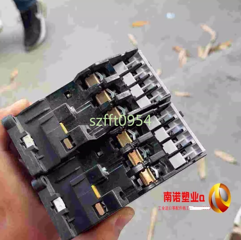 SIEMENS 3TB43 22-0X 22E AC Contactor