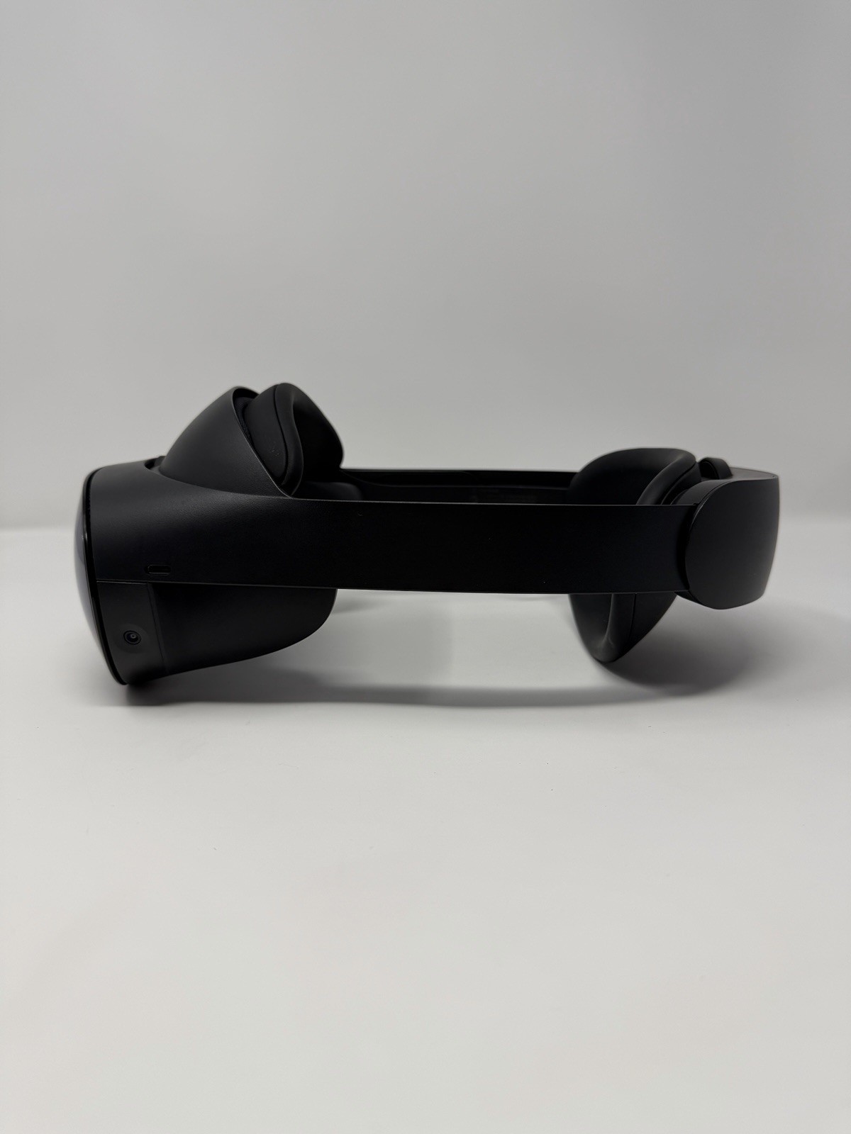 Meta Quest Pro VR 256 GB Headset Only & Charging Dock Good Condition