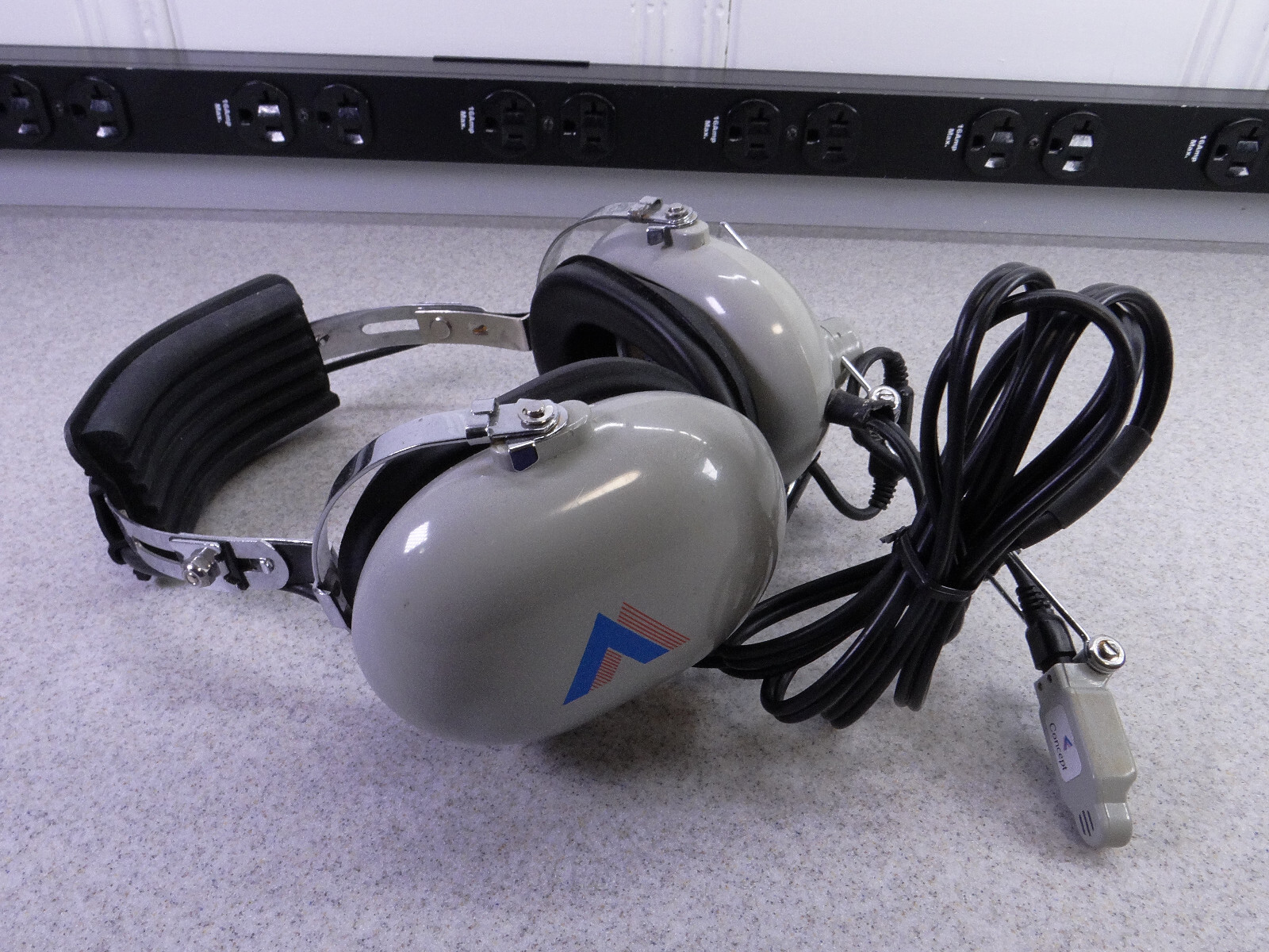 Soft comm pilots headset C-40 Concept Industries Aviation Pilot Flying Airplane