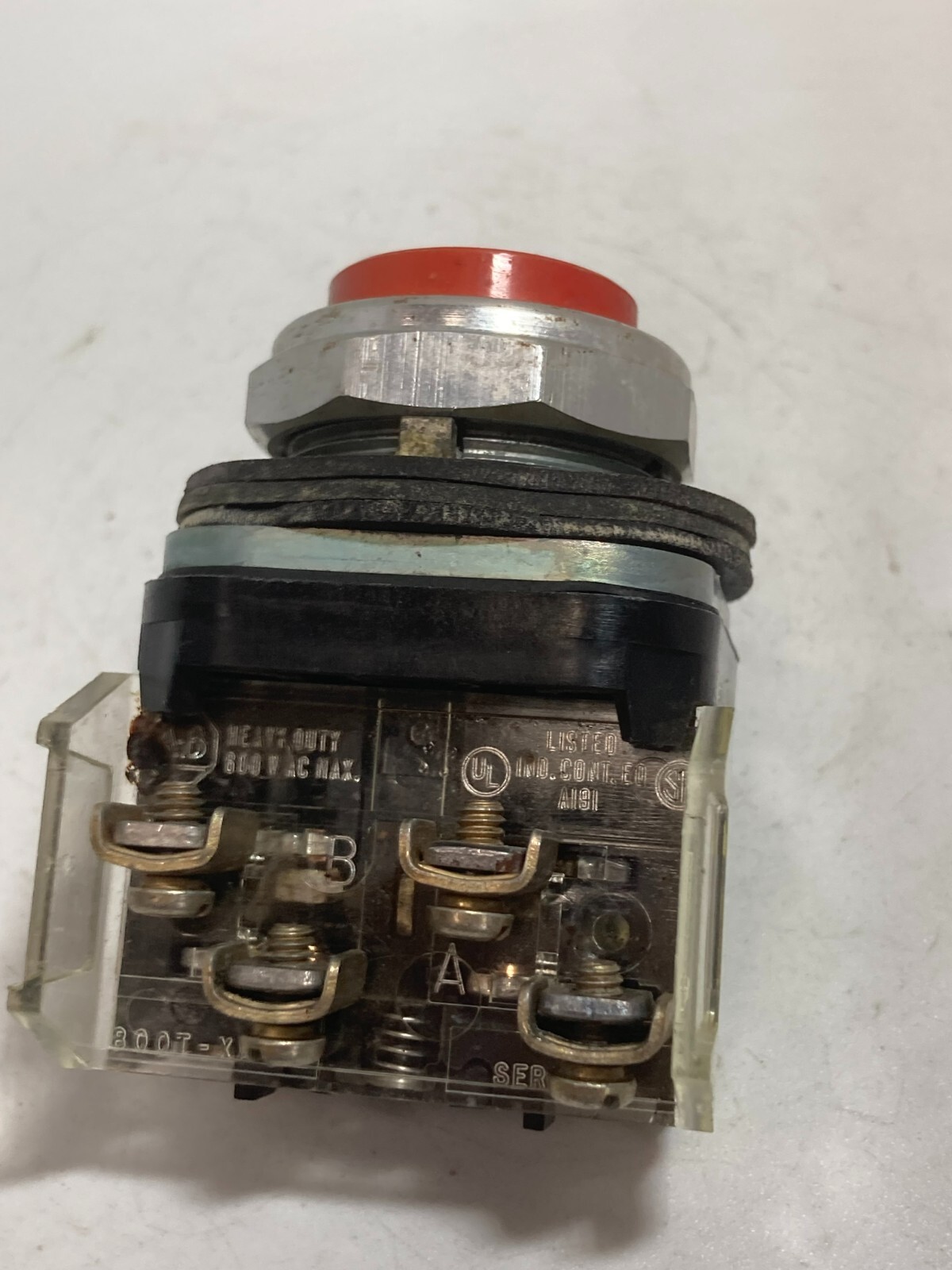 ALLEN BRADLEY 800T-B6A PUSHBUTTON EXTENDED RED BUTTON 1NO/1NC MOMENTARY SER N