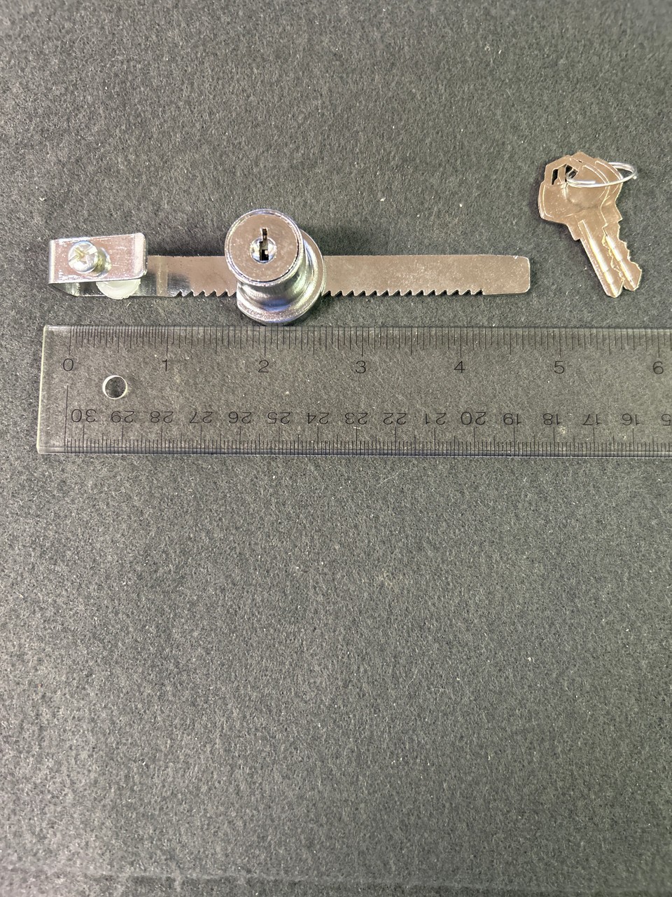 Showcase Lock Key