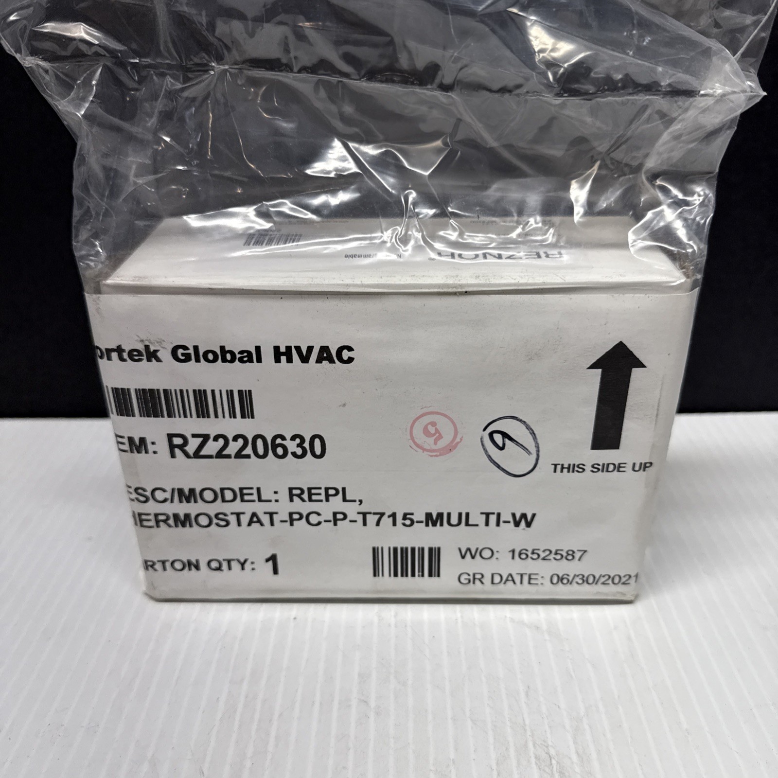 Reznor 220630 Thermostat New Sealed 2H / 2C / HP RZ220630