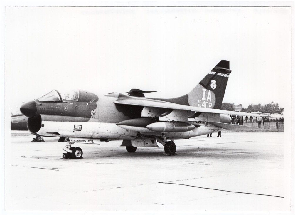1979 USAF A-7D Corsair 75402 of 137th TFW Iowa ANG RAF Finningley Original Photo