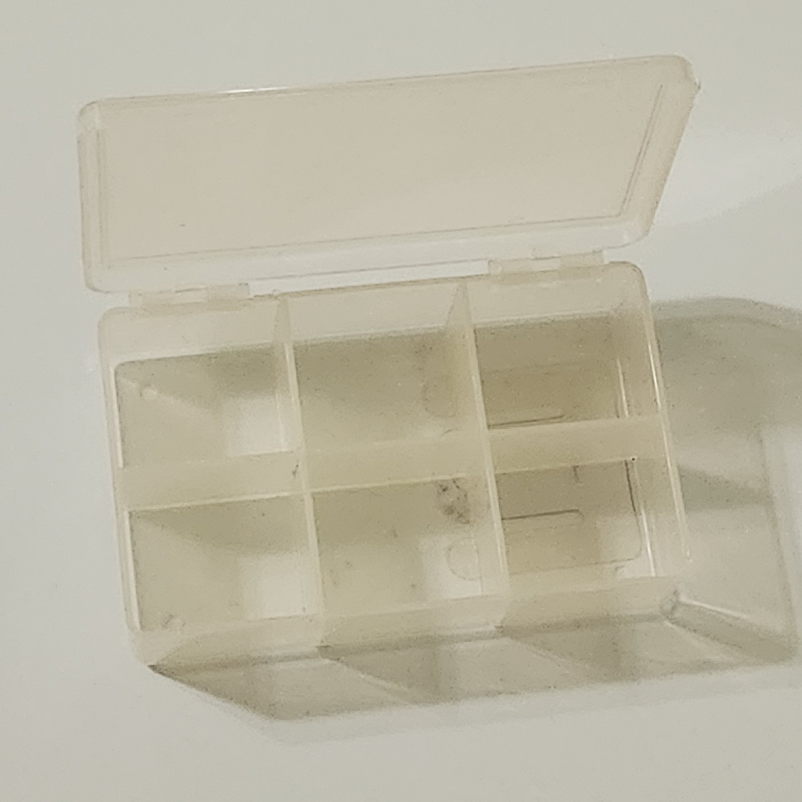 Small Clear Plastic Craft Bead Storage Box Container 6 Compartments Vtg FLAW -C