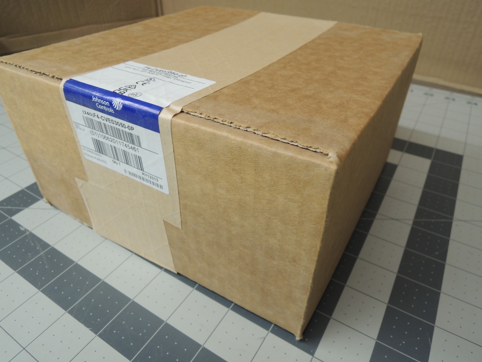 Johnson Controls F4-CVE03050-0P VAV Box Controller w/ Actuator & DPT Sensor
