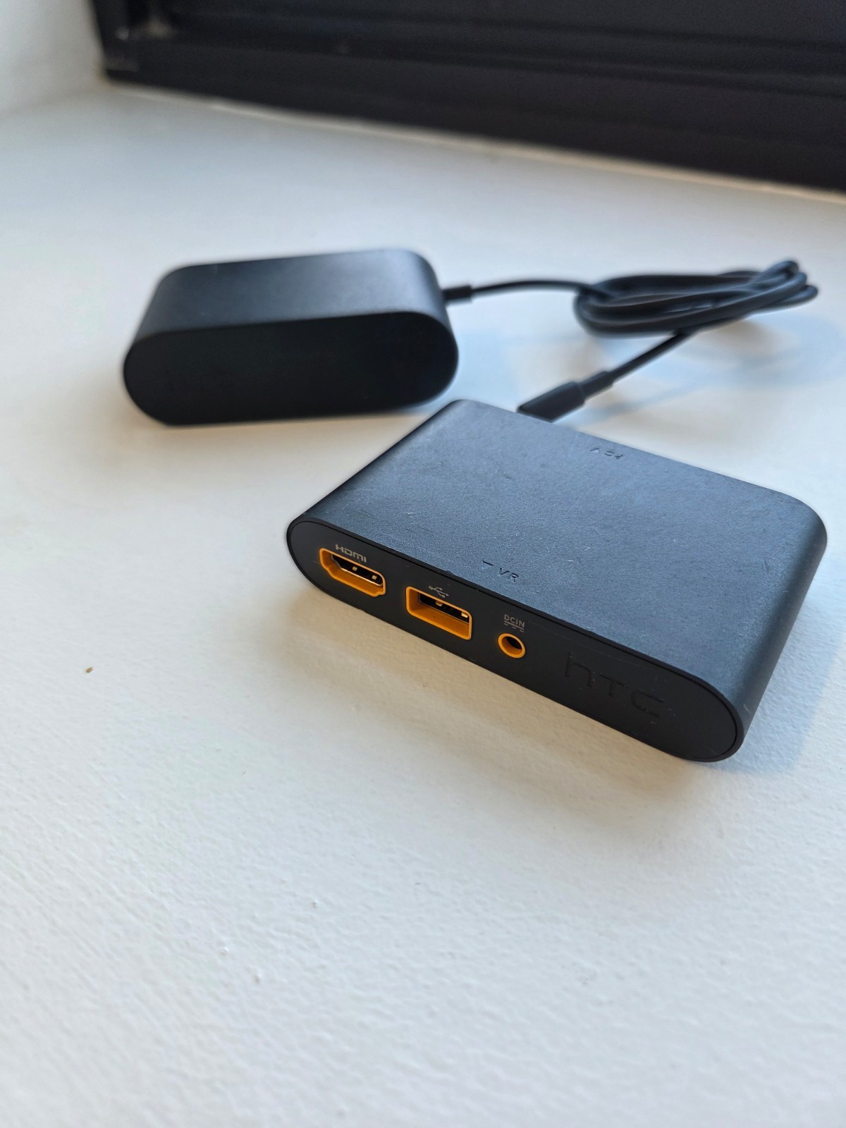 HTC VIVE VIRTUAL REALITY LINK BOX AND POWER CABLE