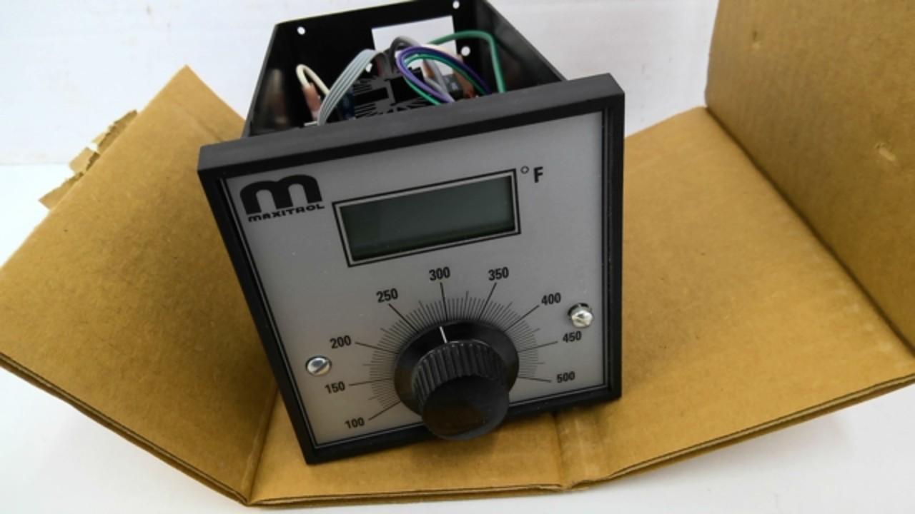 Maxitrol Company AD1094C Industrial Control Module 24VAC 50-60HZ .8AMP MAX