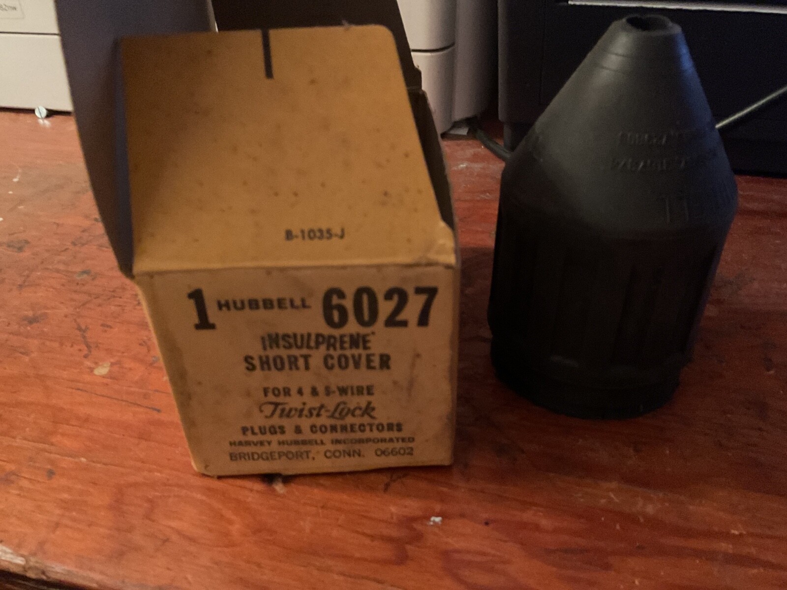 Hubbell 6027 Short Cover NIB (S-1252)