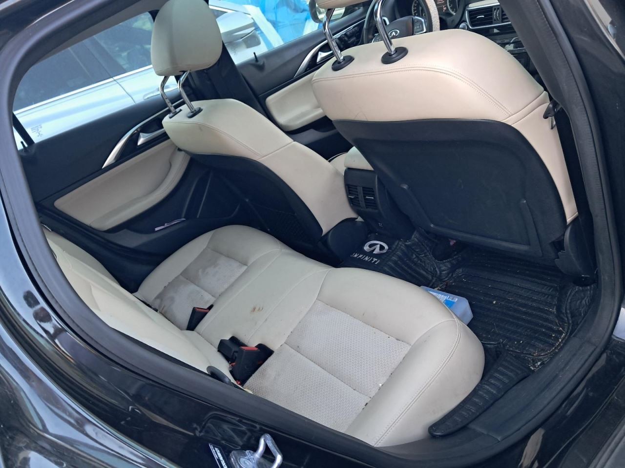 QX30 2018 Glove Box 4898630