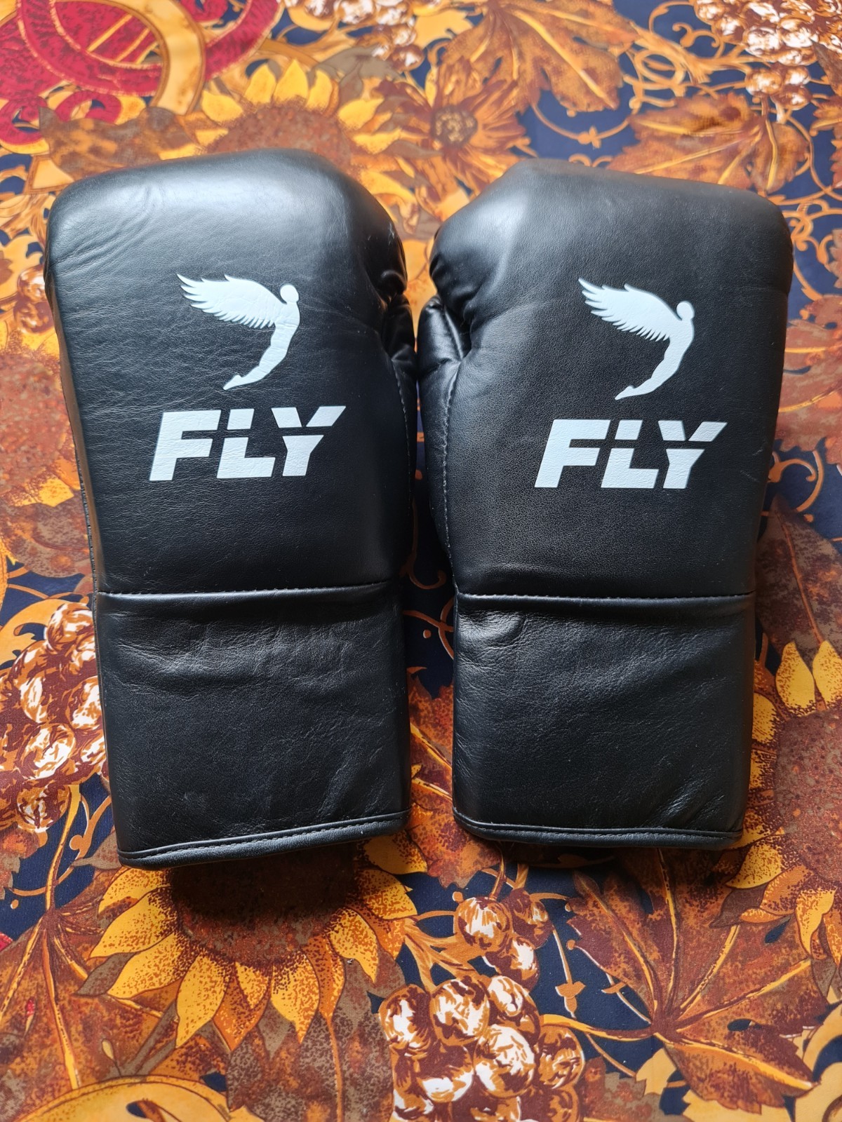 Fly Halcyon professional fight boxing gloves 8oz - new boxed