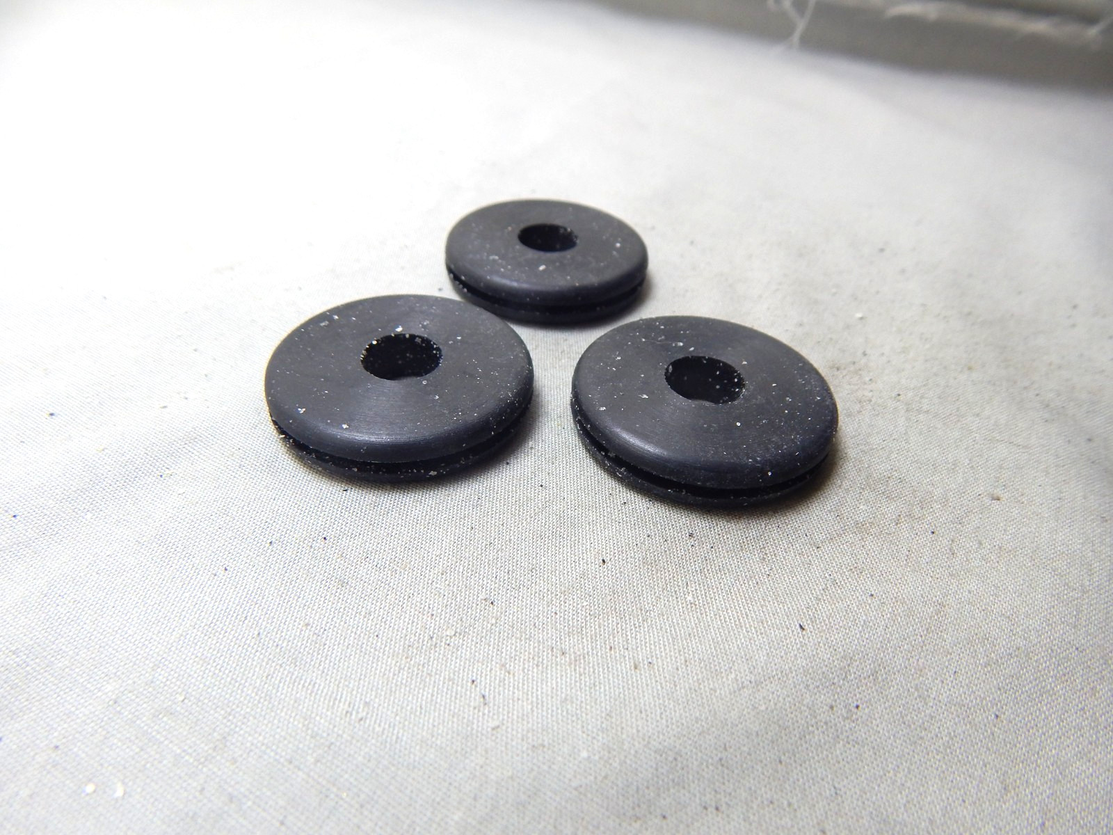 3 / 8" ID RUBBER GROMMETS