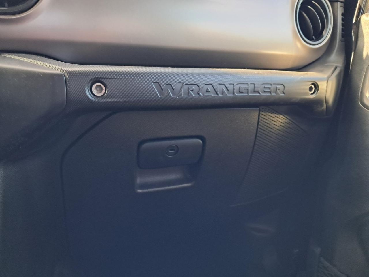 TJ        2020 Glove Box 4861593