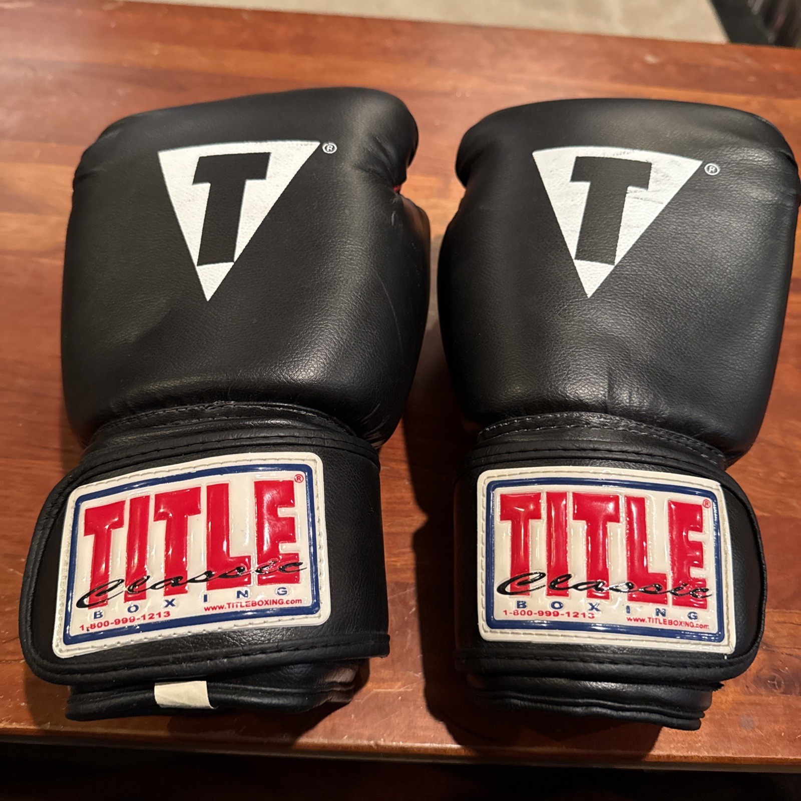 Title Classic Boxing Gloves Max Air Black Max Adjustable Wrist Strap 14oz