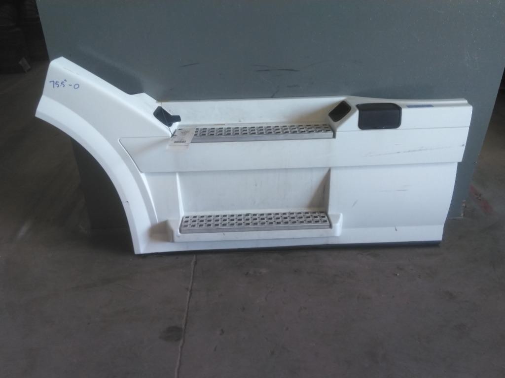 For 2018 VOLVO VNL SIDE FAIRING Left ,  IL