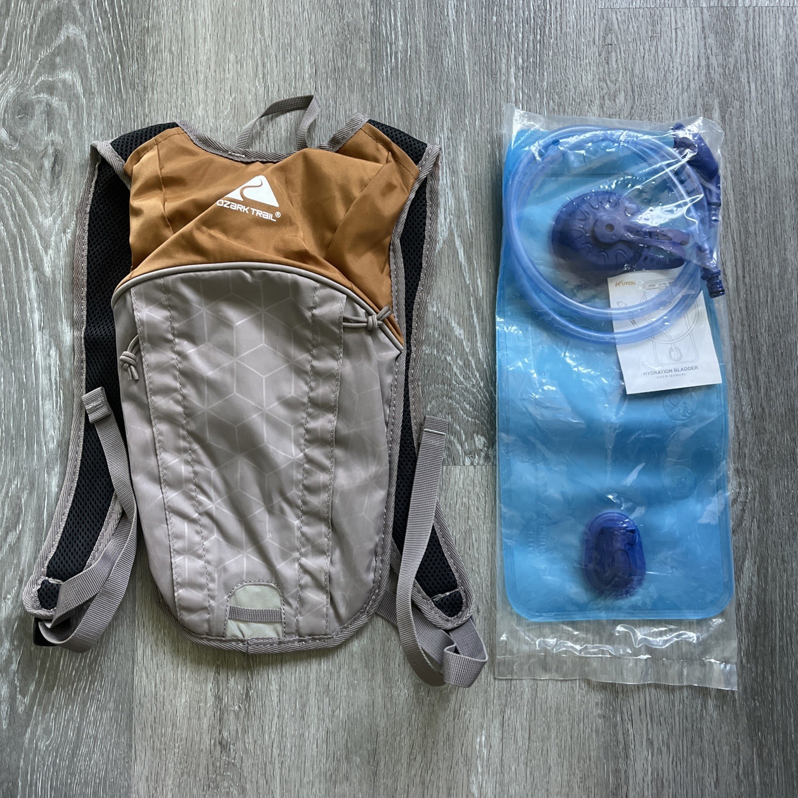 Ozark Trail 2 L 68 Oz Rip-Stop Hydration Backpack + NEW Bladder COYOTE KHAKI