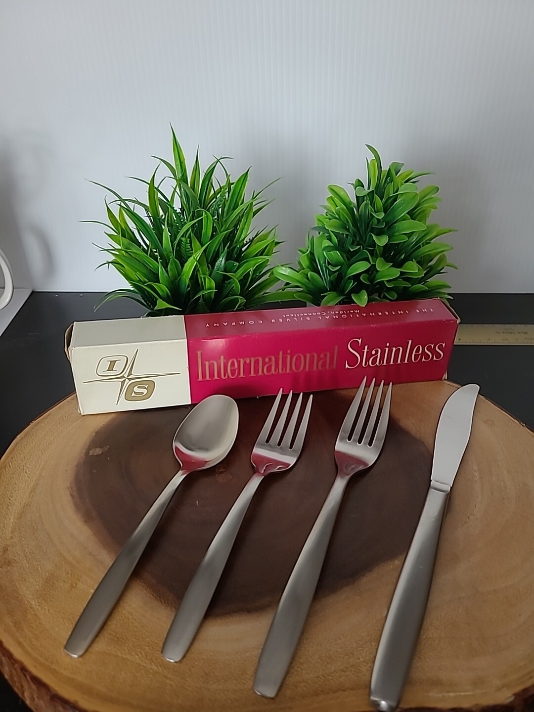 VTG INTERNATIONAL STAINLES STEEL HOSTESS 4 PC PLACE SETTING SET Brushed NOS  P1