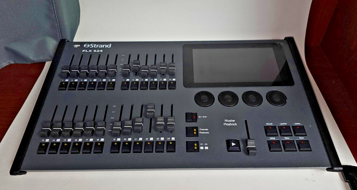 STRAND CONSOLE FLX S24 24 CHANNELS