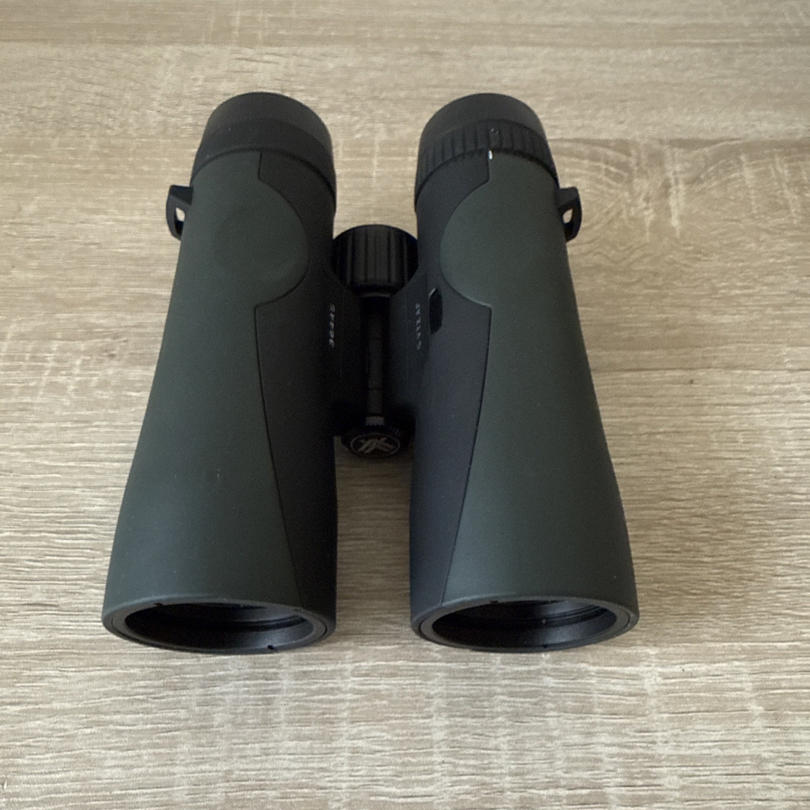 VORTEX CROSSFIRE HD 8X42 Binoculars w/ Case - Excellent