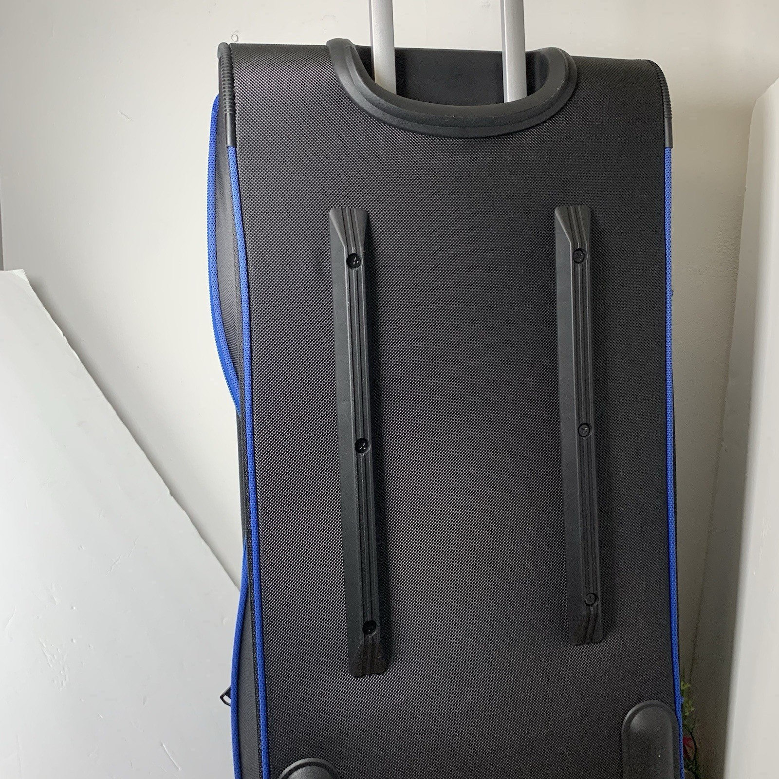 FŪL - Full Split Level Rolling Duffle Luggage Bag with Wheels - Black / Blue