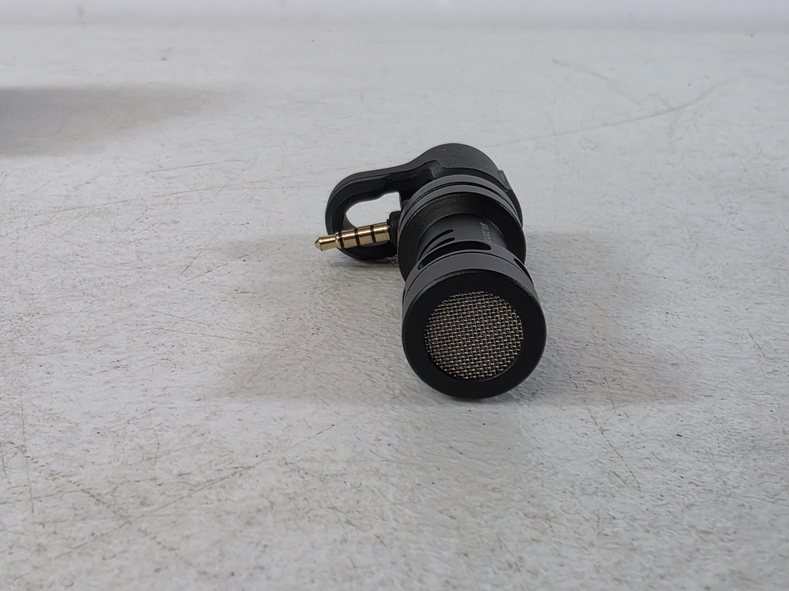 Rode VideoMic Me Directional Microphone w/ Deadcat Windshield for iPhone iPad
