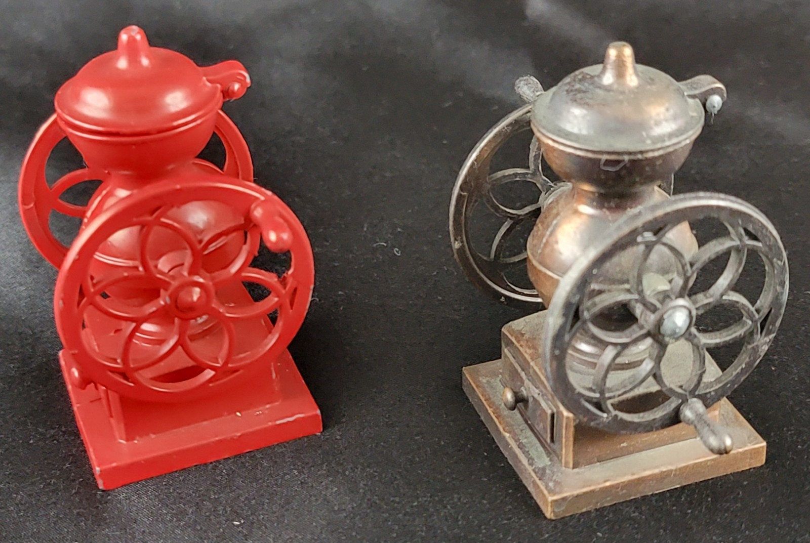 fee Bean Pencil Sharpener Hong Kong Red Copper Tone Lot x2 Vintage