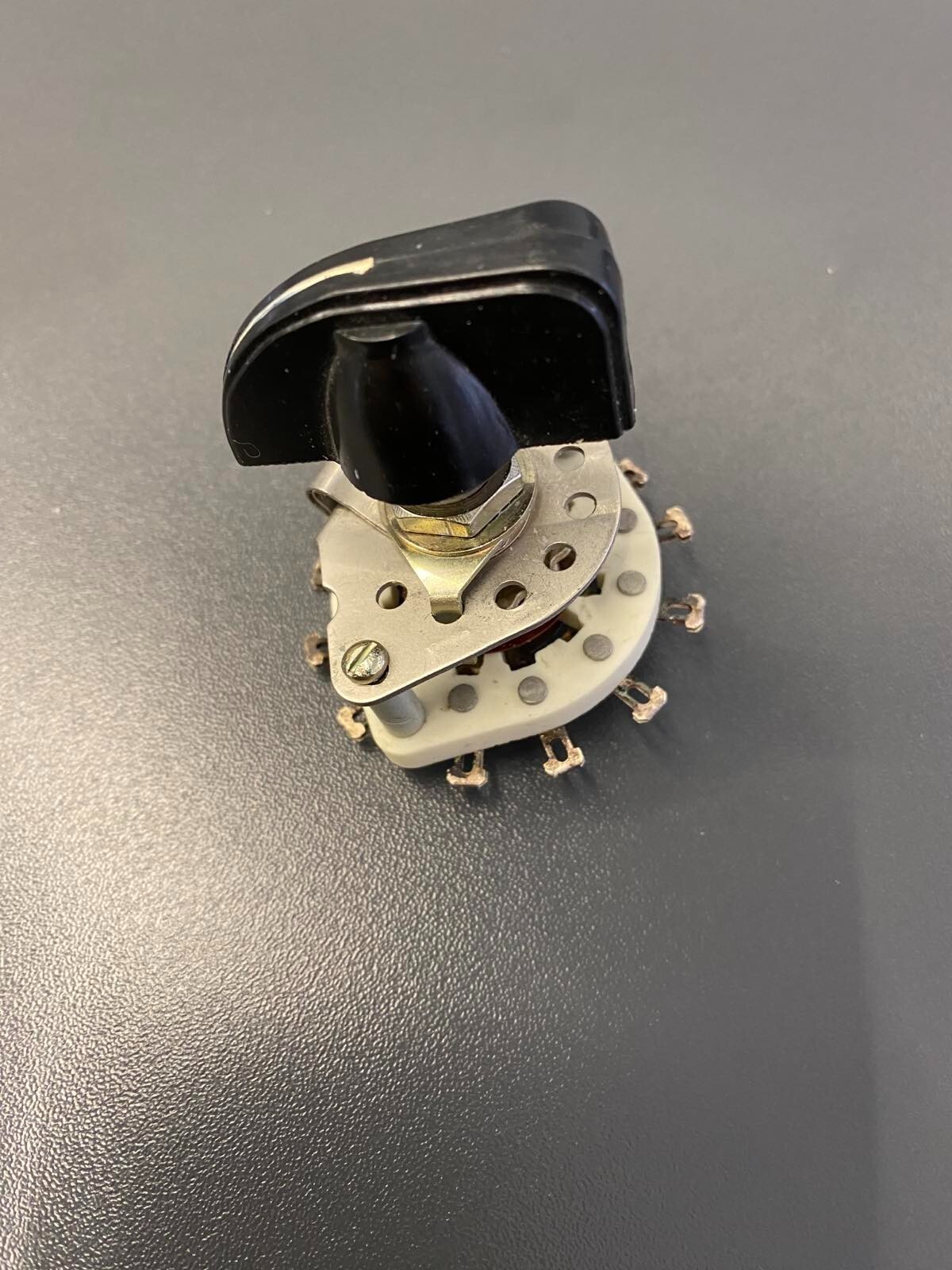 Ceramic Rotary Switch 3 pole 3 positions with knob Make-Before-Break. NOS. Lot 1