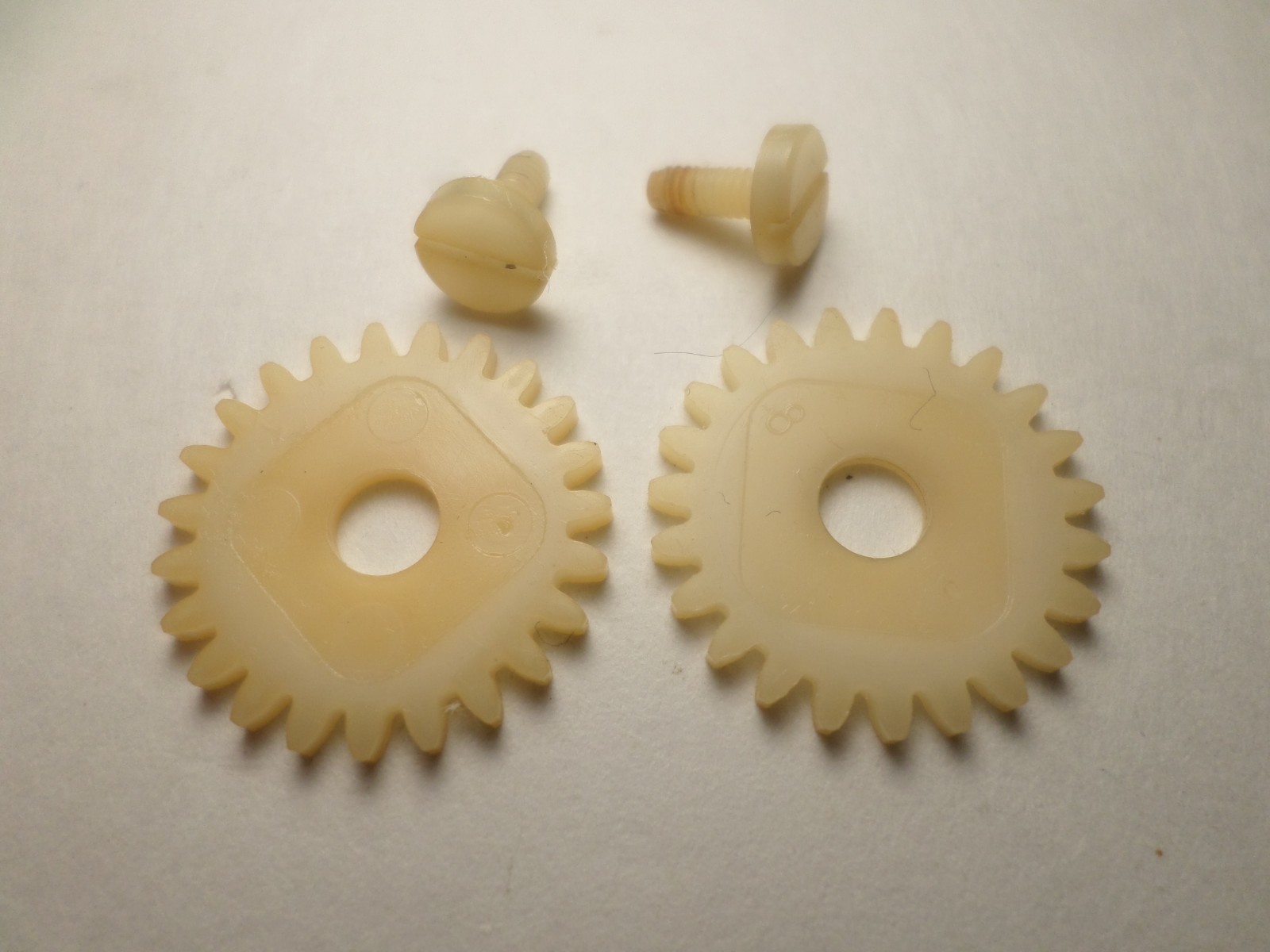 Bell and Howell 356A projector SPINDLE GEARS 2pc lot  part