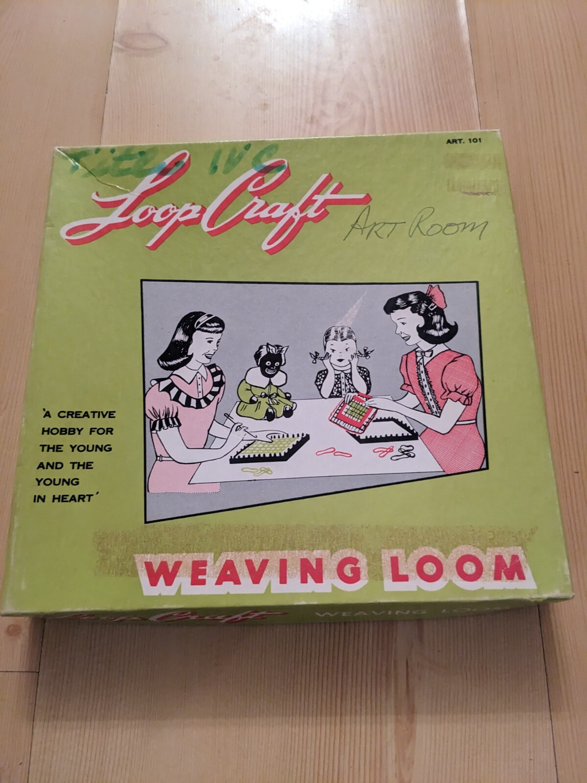 Vintage Nellie Bee Loop Craft Weaving Lool w/Original Hook , Instructions Box US