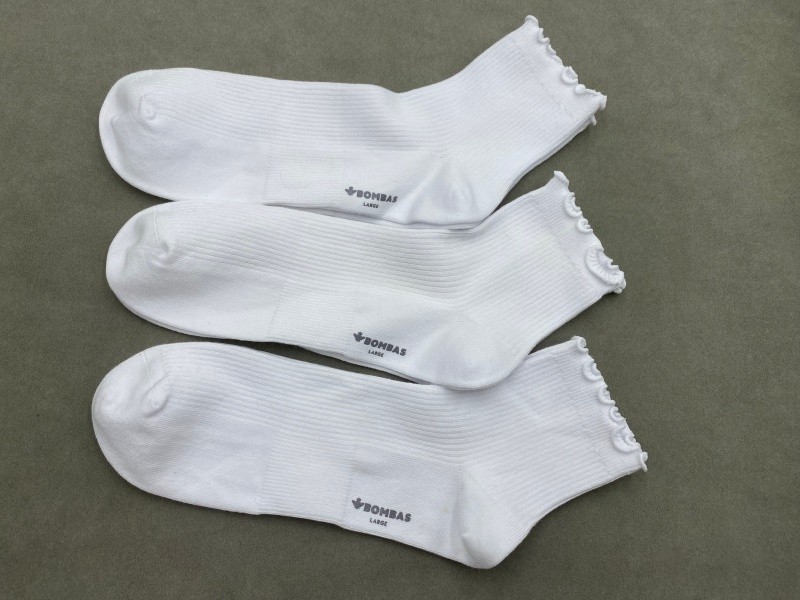 3 Pairs Size L Bombas Men 9-13 Women 11-13 Lightweight White Quarter Socks