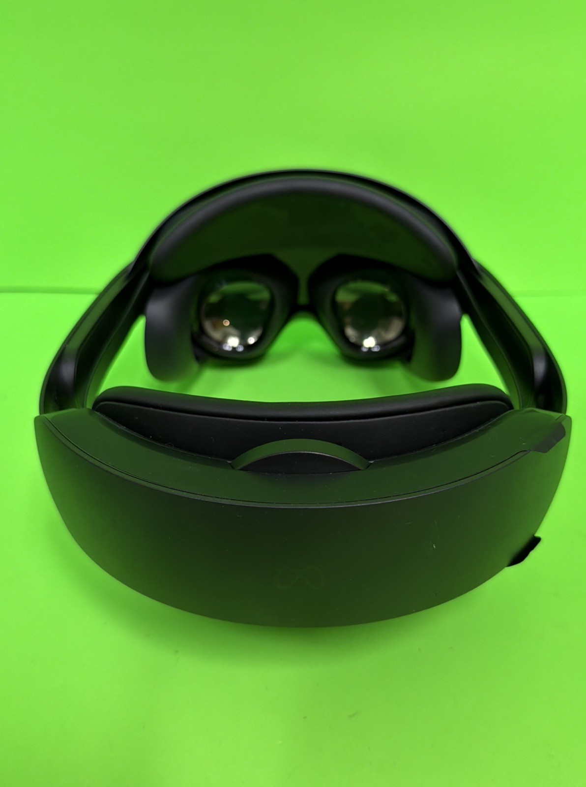 META Quest Pro 256GB VR Headset with Controllers and Charging Dock
