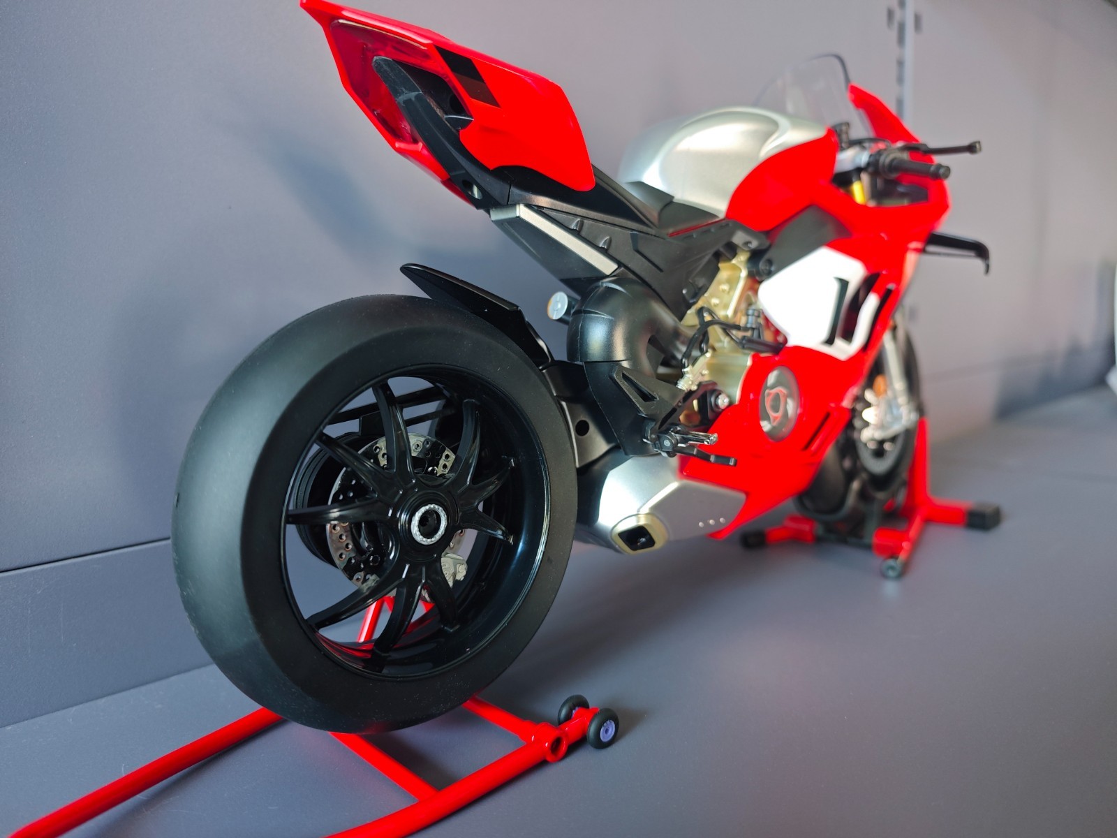 Ducati 1:6 Die-Cast Motorcycle Model, Multi-Function, Premium Gift for Him