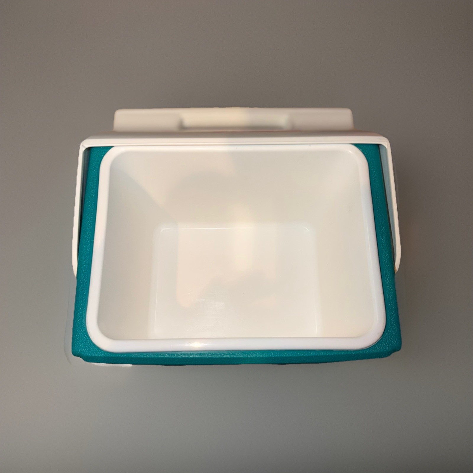 IGLOO Playmate Mini 4 QT Hard Cooler Throwback Retro