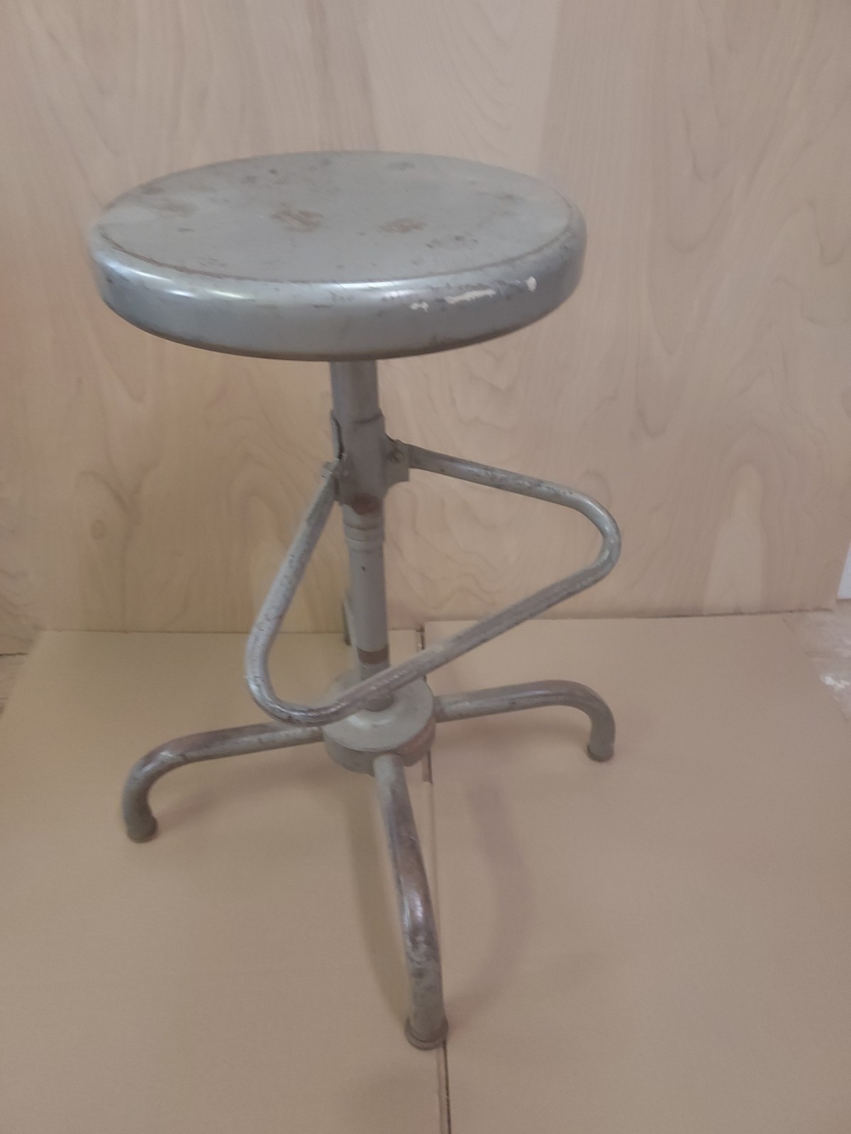 VINTAGE 1980'S AJUSTO INDUSTRIAL SWIVEL SHOP DRAFTING STOOL adjustable USA