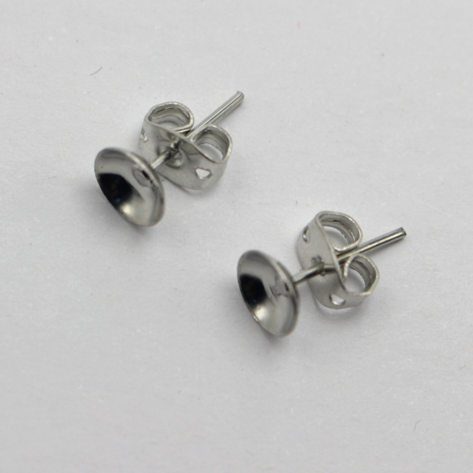 200 pcs Silver Blank Round Cup Peg 6mm Earring Stud Ear Post Pin with Stopper