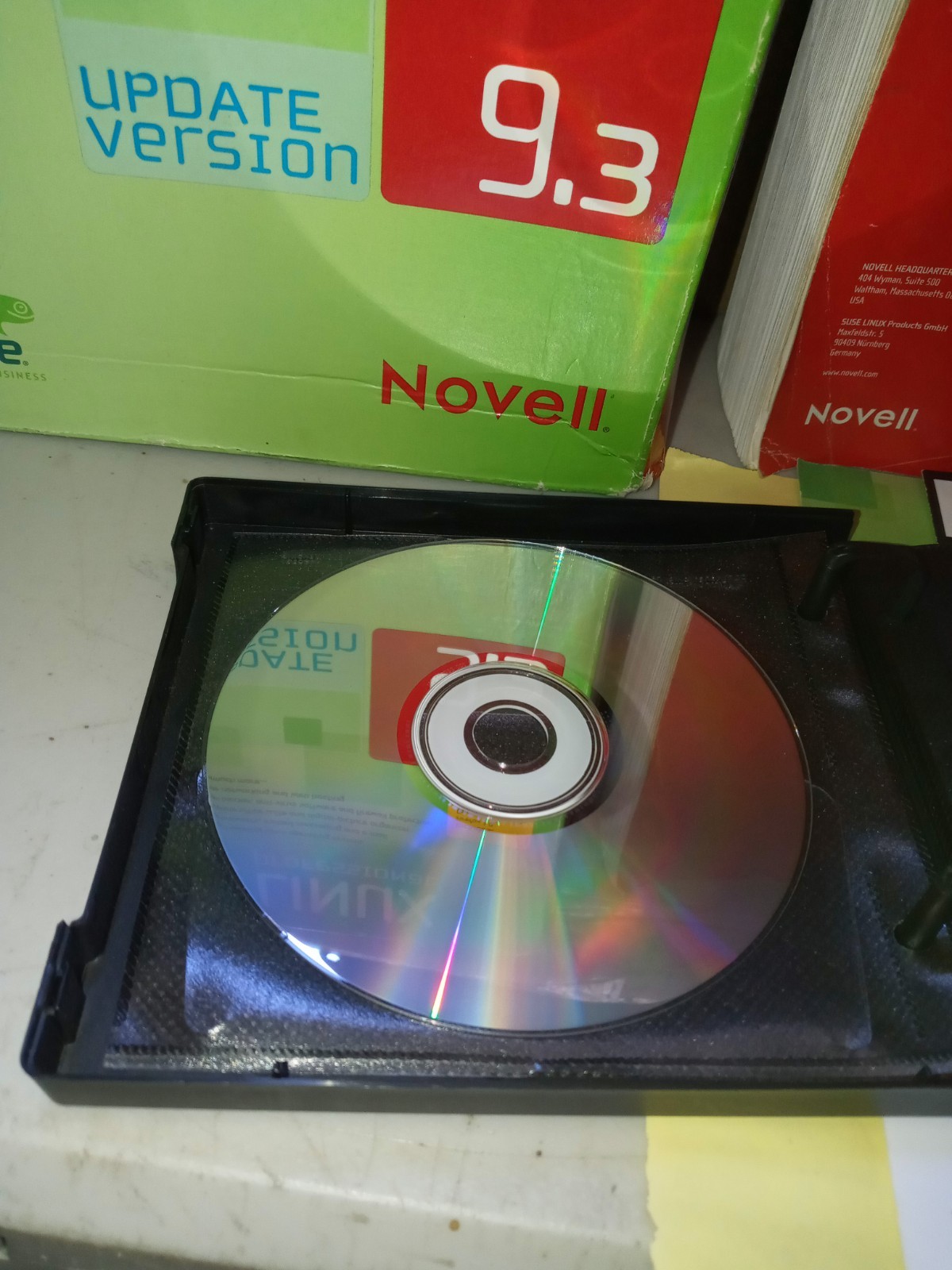 SUSE LINUX Professional 9.3 Includes 7 CD's, Guide Etc. Big Box Novell