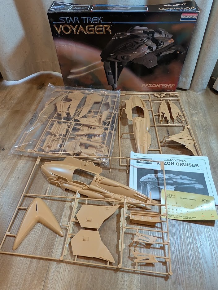 Monogram Star Trek Voyager Kazon Ship 3606 Model Kit #24 - Open Box
