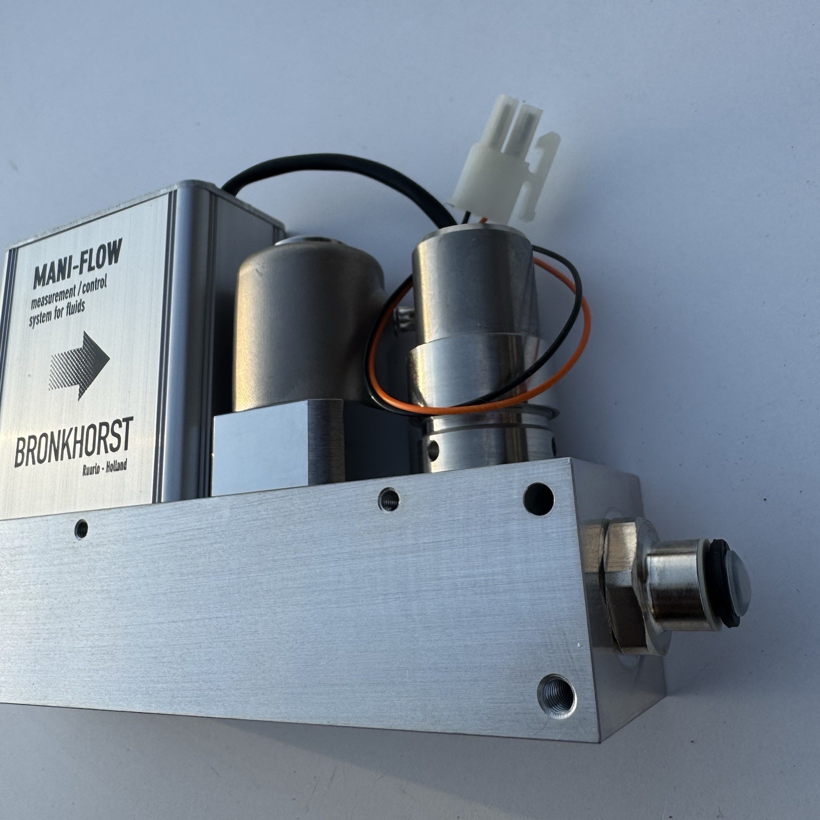 Bronkhorst THE-002F Mani-Flow Mass Flow Controller 200 ml/min N2 24V
