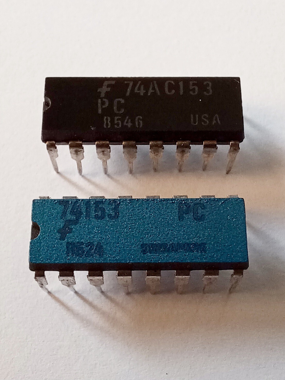 Lot of 2* Fairchild 74153PC 74AC153PC Multiplexer Mux Integrated Circuit IC Chip
