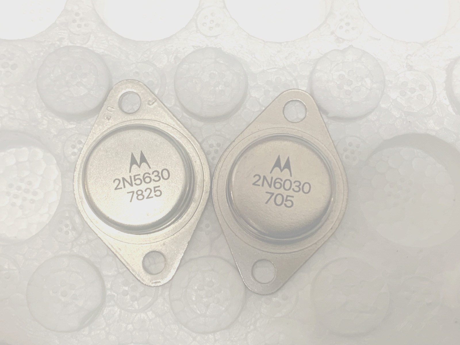 PAIR  2N5630+2N6030 AUDIO OUTPUT  TRANSISTORS  MOTOROLA