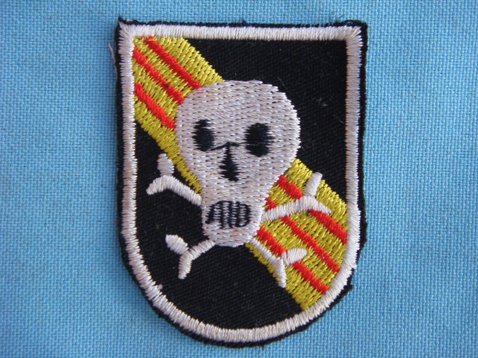 VIETNAM WAR BERET PATCH, US 5th SPECIAL FORCES  GRP  BRIGHT LIGHT TEAM