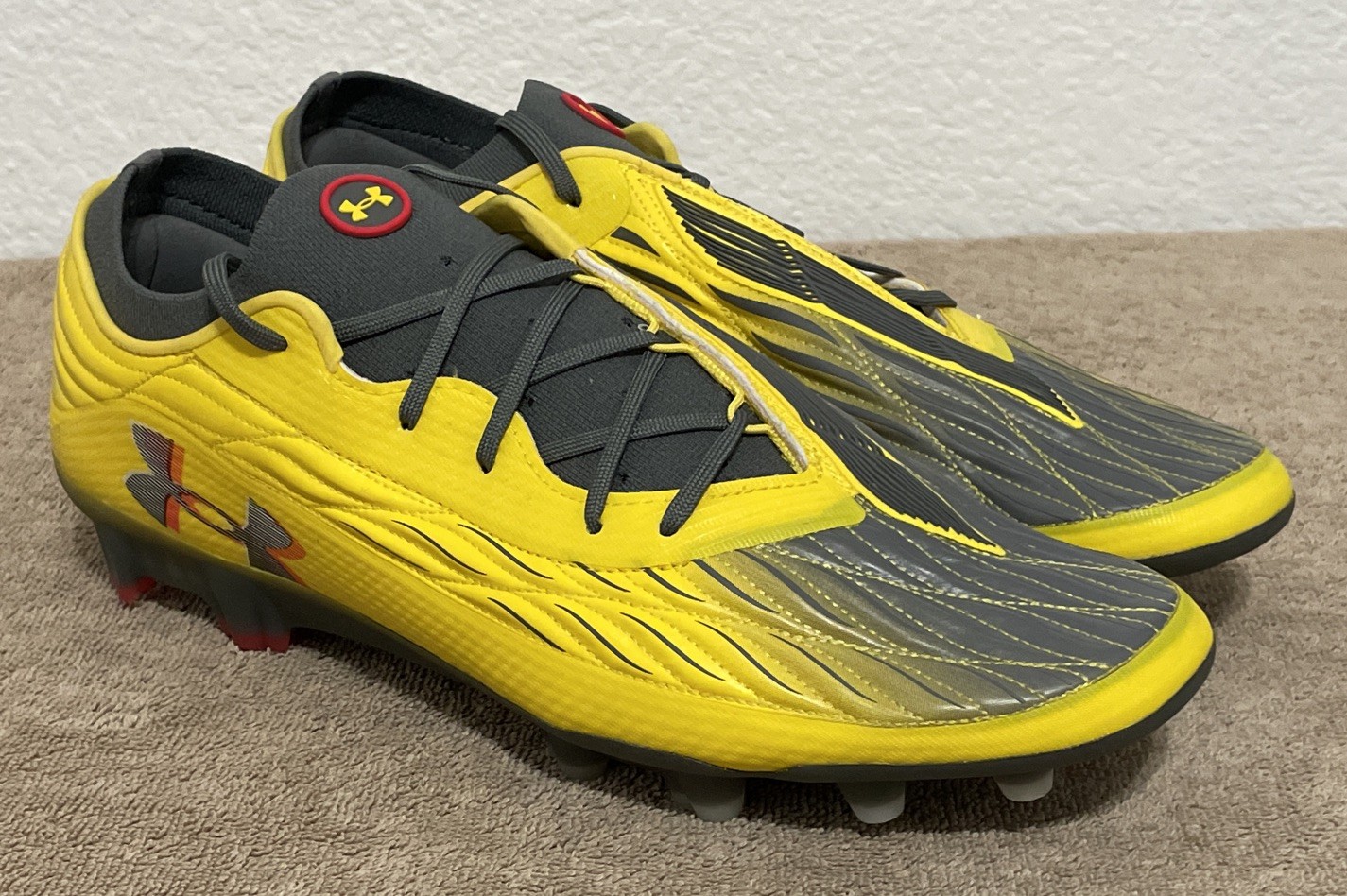 Under Armour Magnetico Elite 4 FG ‘Taxi Grey’ 3027700-700 Men Sz 12