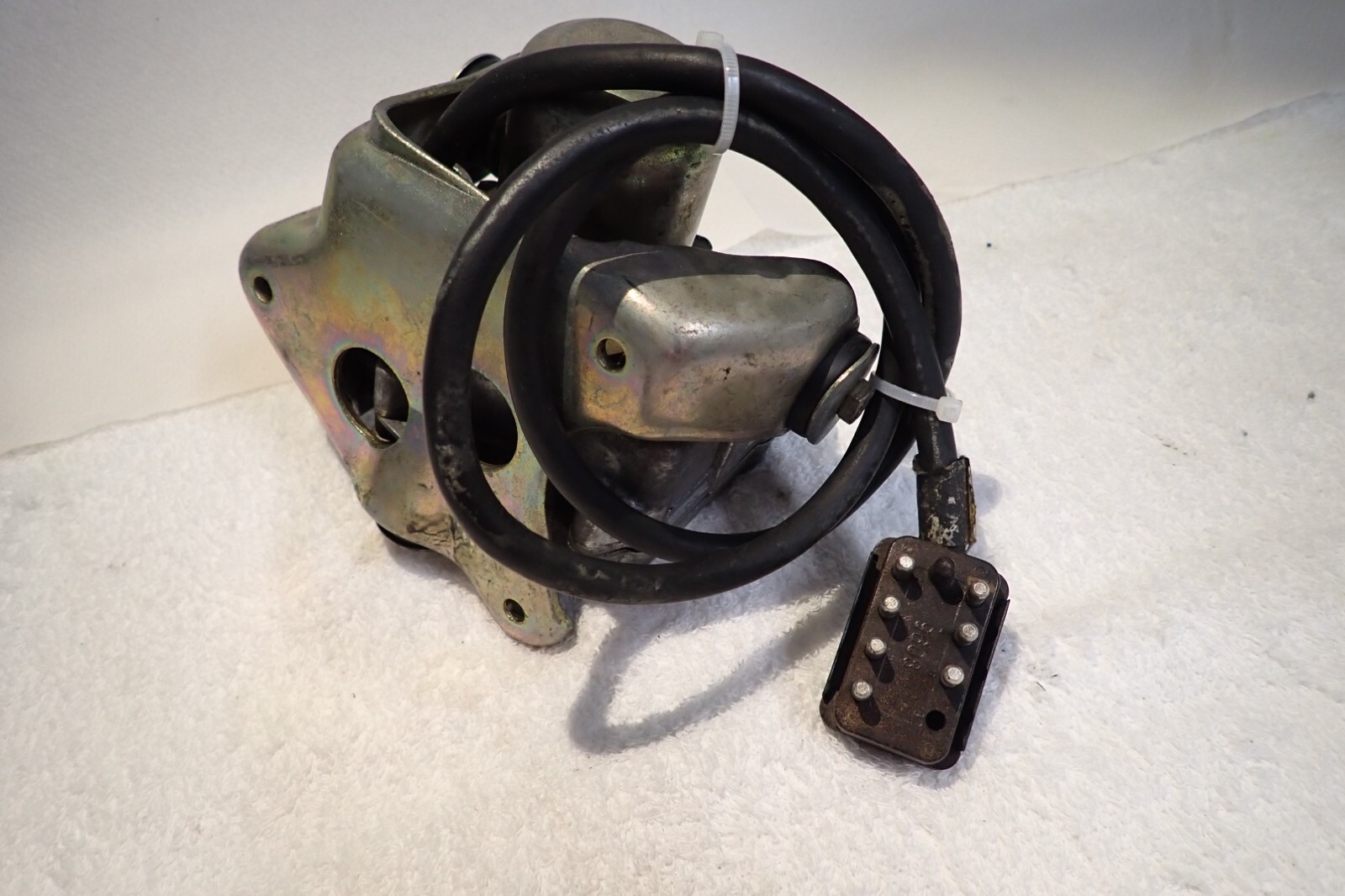 Mercedes 126 VDO Crouse control Actuator (3) Available