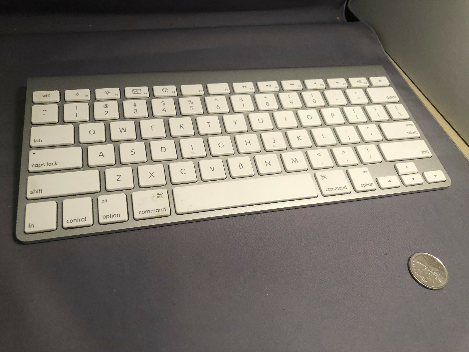 ALUMINUM WHITE APPLE WIRELESS KEYBOARD A1314  BLUETOOTH